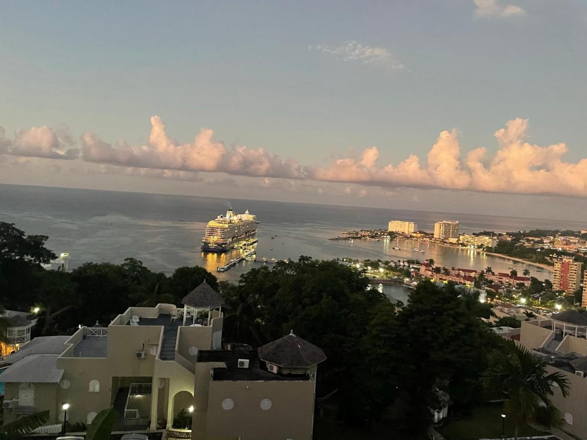 Apartamento Hummingbird Retreat - Luxury Oceanview Apt, 7-minute Walk To